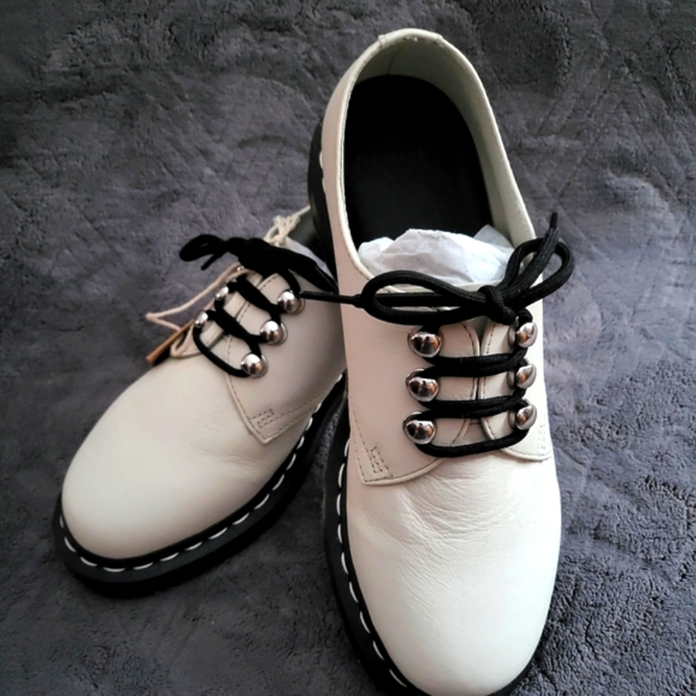 Dr. Martens White Women's Casual Lace-Up Oxfords